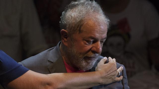 Même si Lula est donné favori, ses derniers espoirs de revenir au pouvoir à l'occasion de la prochaine élection présidentielle sont anéantis par son incarcération. [AP/Keystone - Leo Correa]