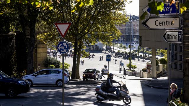 Une vue de la place de la Riponne à Lausanne. [Keystone - Jean-Christophe Bott]