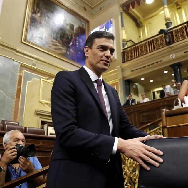 Le Premier ministre espagnol Pedro Sanchez devant le Parlement à Madrid. [EPA/Keystone - Kiko Huesca]