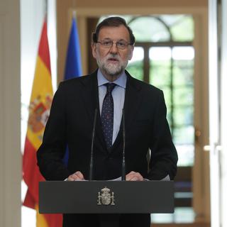 Le chef du gouvernement espagnol Mariano Rajoy rend hommage aux victimes de l'ETA. [Keystone - EPA/Angel Diaz]