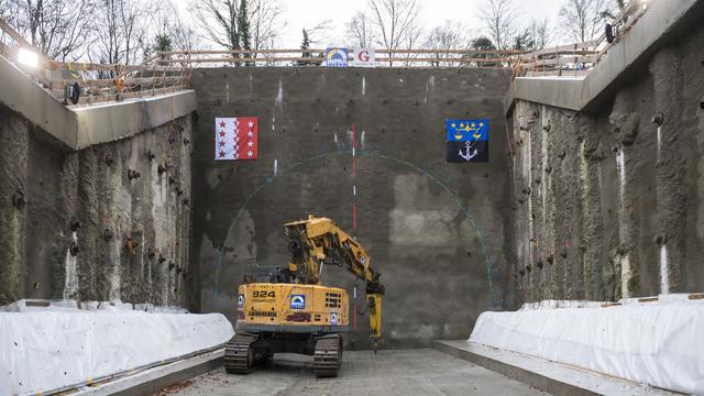 Les travaux de percement du tunnel des Evouettes ont débuté mardi. [Keystone - Adrien Perritaz]