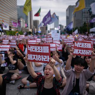 Manifestation en faveur de la légalisation de l'avortement à Séoul, 07.07.2018. [AFP - Ed Jones]