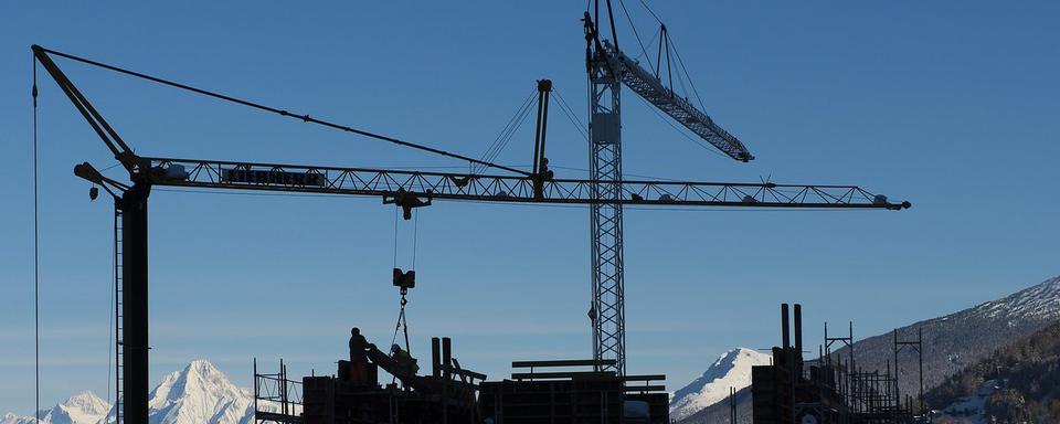 Un chantier à Nendaz, en Valais. [Keystone - Jean-Christophe Bott]