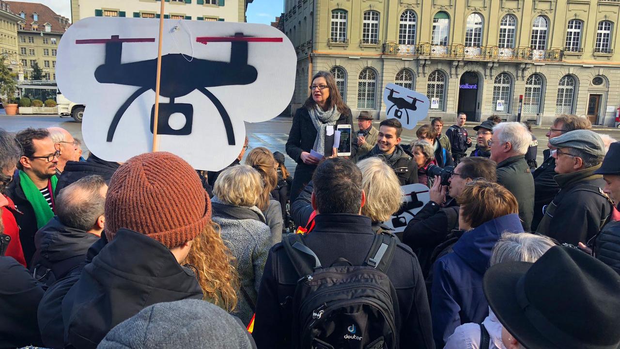 Manifestation à la veille de lancer le référendum à Berne, 05.04.2018. [Keystone - Adrian Reusser]