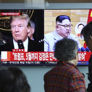 Donald Trump et Kim Jong-un sur un écran de télévision dans les rues de Séoul [AP Photo - Ahn Young-joon]