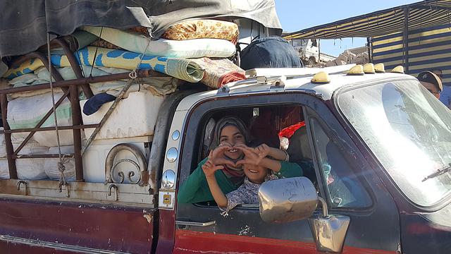 Des réfugiés syriens s'apprêtent à quitter la vallée libanaise de la Bekaa pour rentrer chez eux. [AFP - -]