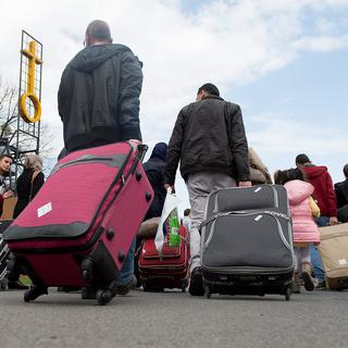 Des réfugiés syriens arrivent dans un camp d'accueil à Göttingen, en Allemagne, en avril 2016. [EPA/Keystone - Swen Pförtner]