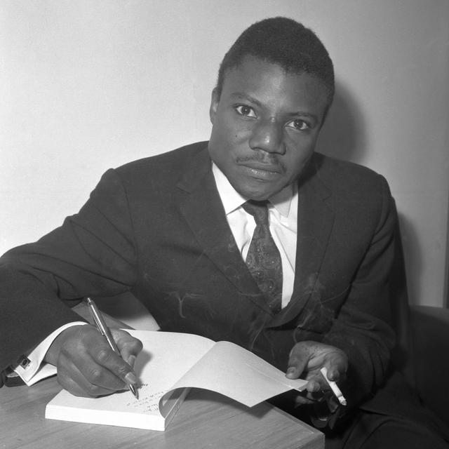L'écrivain malien Yambo Ouologuem à Paris, le 18 novembre 1968. [AFP - AFP FILES]