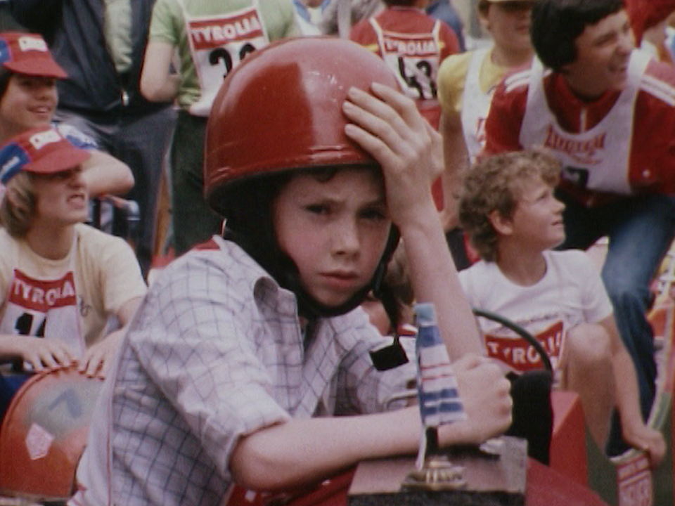 Avant le départ de la course de caisses à savon de la Fête de la Cité 1978. [RTS]