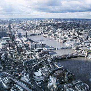 Vue aérienne de la ville de Londres et sur la Tamise. [AFP - Seb Oliver]