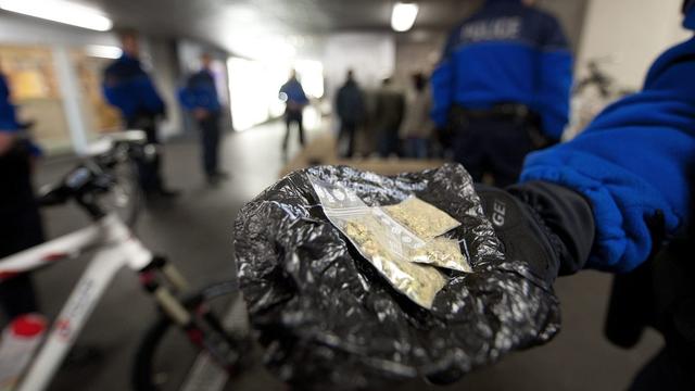 Le réalisateur Fernand Melgar dénonce le laisser-faire de la Municipalité en matière de trafic de drogue au centre ville de Lausanne. [Keystone - Dominic Favre]