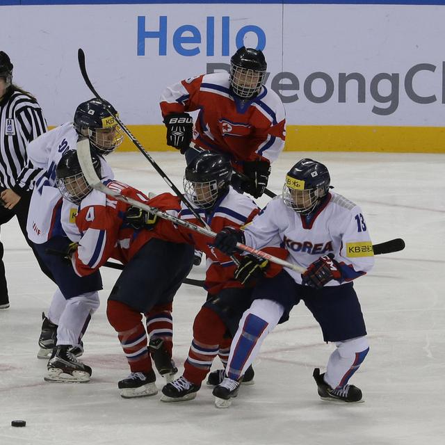 La Corée du Nord et la Corée du Sud aligneront une seule équipe dans le tournoi féminin de hockey sur glace aux JO. [AP/Keystone - Ahn Young-joon]