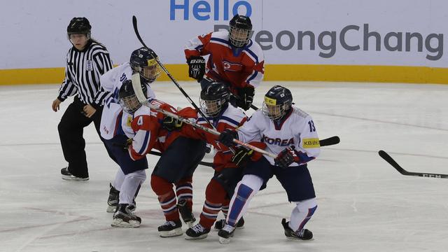 La Corée du Nord et la Corée du Sud aligneront une seule équipe dans le tournoi féminin de hockey sur glace aux JO. [AP/Keystone - Ahn Young-joon]