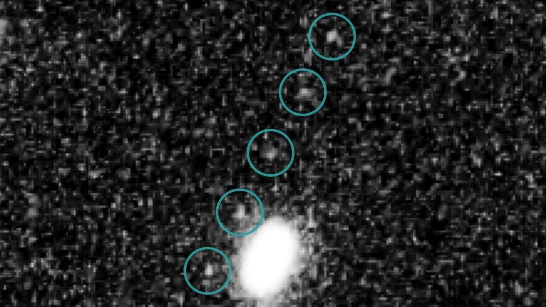 Une superposition de cinq images d'Ultima Thule, prises à intervalles de dix minutes par le télescope Hubble, le 24 juin 2014. [NASA, ESA, SwRI, JHU/APL - New Horizons KBO Search Team]
