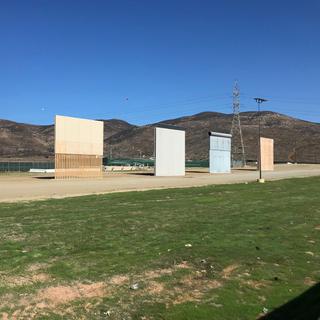 Les prototypes de mur à San Diego, en Californie. [RTS - Raphaël Grand]