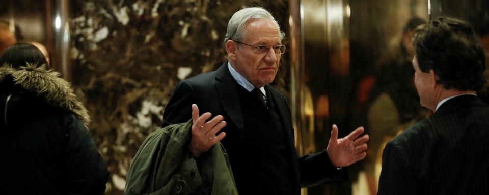 Le journaliste Bob Woodward devant la tour Trump à New York, en janvier 2017. [Reuters - Mike Segar]