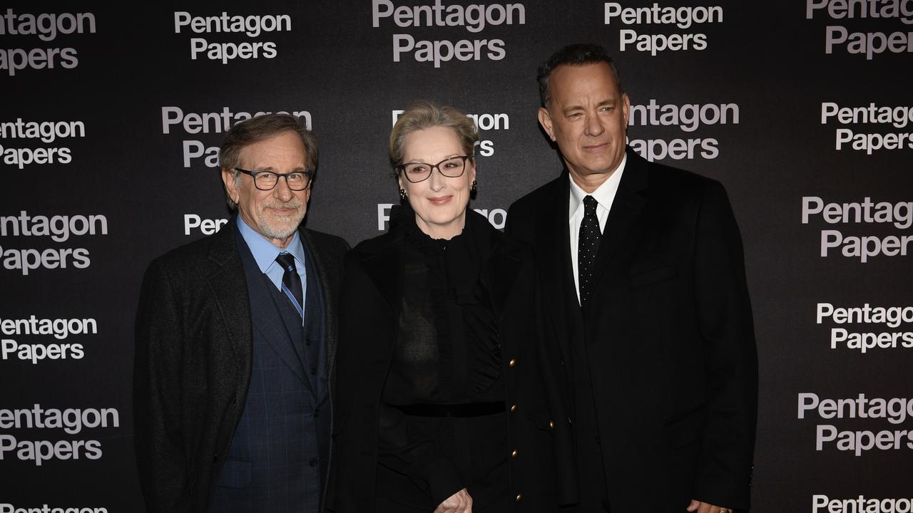Steven Spielberg avec Meryl Streep et Tom Hanks à l'affiche de "Pentagon Papers". [AFP - Philippe Lopez]