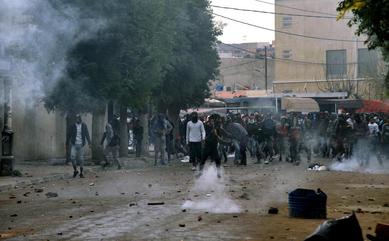 Protestation à Tebourba, à 30 kilomètres à l'ouest de Tunis, le 9 janvier 2018. [Keystone - STR]