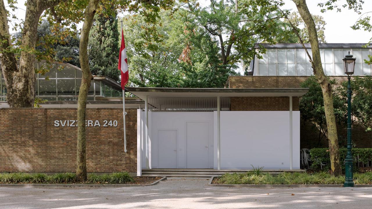 L'entrée du pavillon suisse de la Biennale d'architecture de Venise. [Alessandro Bosshard, Li Tavor, Matthew van der Ploeg and Ani Vihervaara]