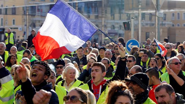 Ici, des "gilets jaunes" protestent contre la hausse des prix du Diesel mais aussi le coût de la vie, à Marseille, au sud de la France. [Jean-Paul Pelissier]