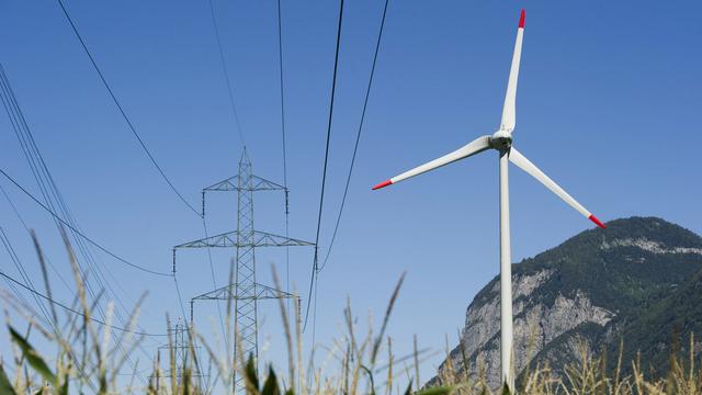 La Stratégie énergétique 2050 vise à réduire de moitié la consommation d'électricité. [Keystone - Jean-Christophe Bott]