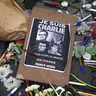 Des hommages aux victimes de l'attentat de Charlie Hebdo. [EPA/Keystone - Etienne Laurent]
