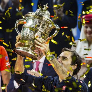Roger Federer remporte les Swiss Indoors de Bâle pour la 9e fois de sa carrière. [Keystone - Alexandra Wey]