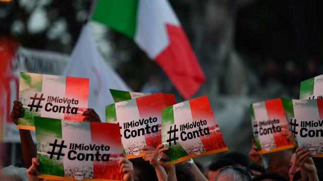 Le Mouvement 5 Etoiles a organisé une grande fête dans le centre de Rome pour célébrer "le gouvernement du changement". [AFP - Alberto Pizzoli]