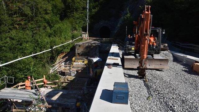 Le remplacement du viaduc CFF de Malvie, au-dessus de Saint-Ursanne. [RTS - Gaël Klein]