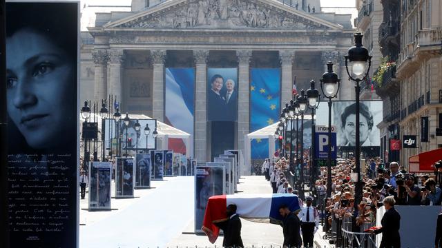 Le cercueil de Simone Veil arrive au Panthéon dimanche matin. [Reuters - Philippe Wojazer]