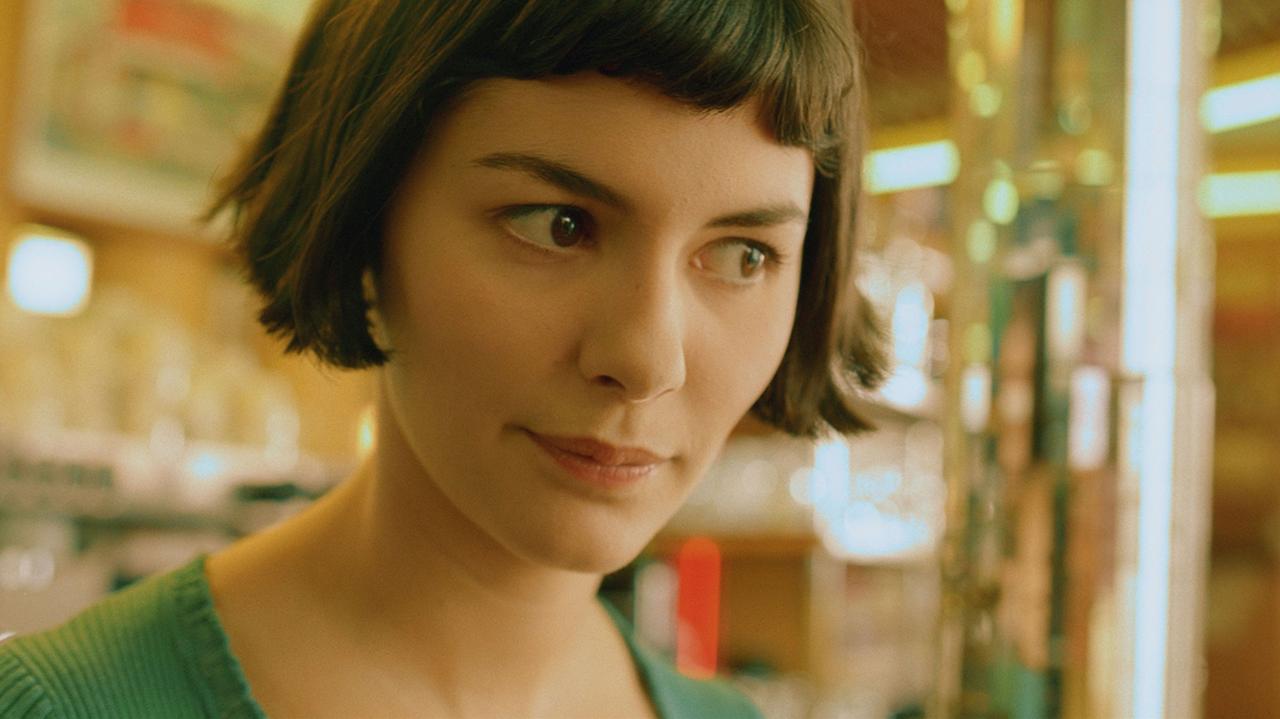 Audrey Tautou est Amélie Poulain, serveuse au Café des Deux Moulins à Montmartre dans le film de Jean-Pierre Jeunet. [AFP - Claudie Ossard Productions / UGC / Collection ChristopheL]