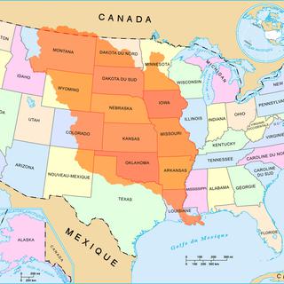 En orange, le territoire acheté par les Etats-Unis en 1803. Durant son mandat de Président, Thomas Jefferson envoie deux émissaires auprès de Napoléon pour négocier l'achat de La Nouvelle-Orléans. Ils se voient offrir l'ensemble de la Louisiane française, soit un territoire de 2,1 millions de kilomètres carré pour la somme de 60 millions de francs-or (15 millions de dollars). Jefferson approuve cet achat qui est ratifié par le Congrès le 30 avril 1803. Cette annexion double la surface des Etats-Unis et représente l'un des plus beaux succès politiques de Jefferson. [Wikimedia]