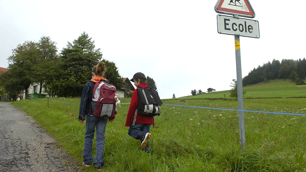 Une centaine d'écoliers du Val-de-Ruz (NE) devront changer de collège. [Keystone - Sandro Campardo]