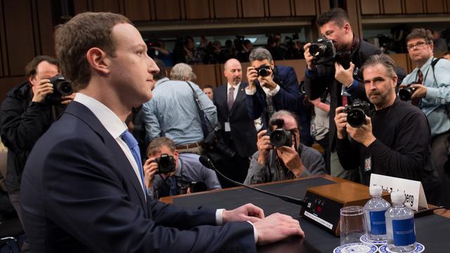 Le créateur et PDG de Facebook Mark Zuckerberg auditionné mardi 10 avril par un comité du Congrès américain. [AFP - Saul Loeb]