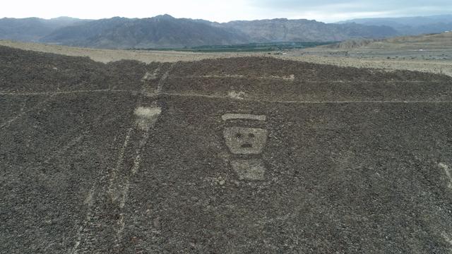 L'un des motifs géants - qui seraient antérieurs de plusieurs siècles à ceux de Nazca - dans le désert du sud péruvien. [DPA/AFP - Genry Bautista]