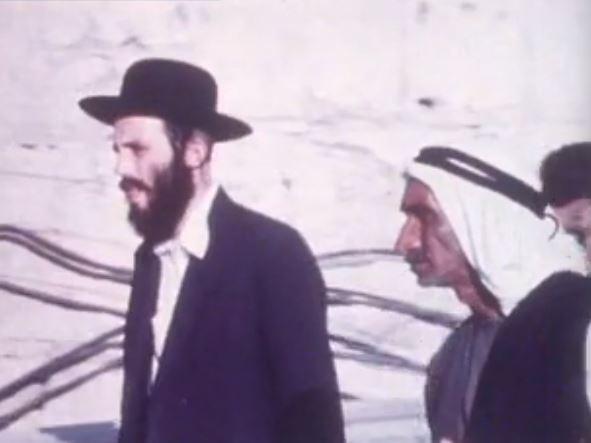 Juifs et Palestiniens dans les territoires occupés en 1977. [RTS]