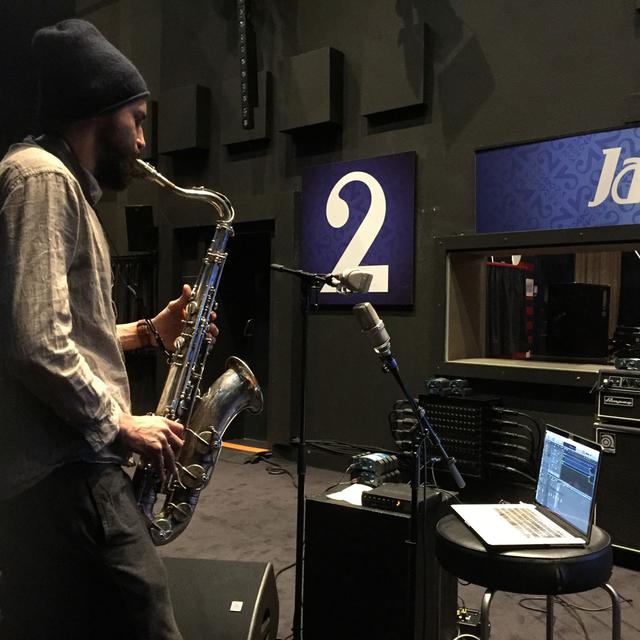Le saxophoniste Ganesh Geymeier se produit dans l'émission Jazzz. [RTS - DR]