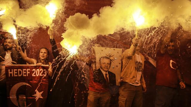 Les supporters du président Erdogan fêtent leur victoire. [Keystone/AP Photo - Emrah Gurel]