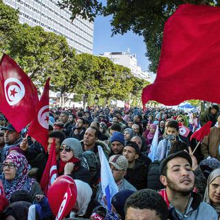 Des personnes manifestent à Tunis le 14 janvier 2018 contre la hausse des prix. [AP/Keystone - Hassene Dridi]