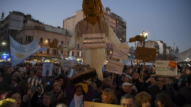 Des milliers de manifestants ont réclamé à Buenos Aires la levée de l'immunité parlementaire de l'ancienne présidente Cristina Kirchner. [AFP - Eitan Abramovich]