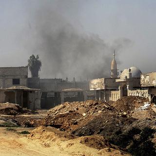 Les dommages des bombardements aux abords de Hos al-Ashaari, le 7 mars, dans la Ghouta orientale. [EPA/Keystone - Syrian Arab news agency]