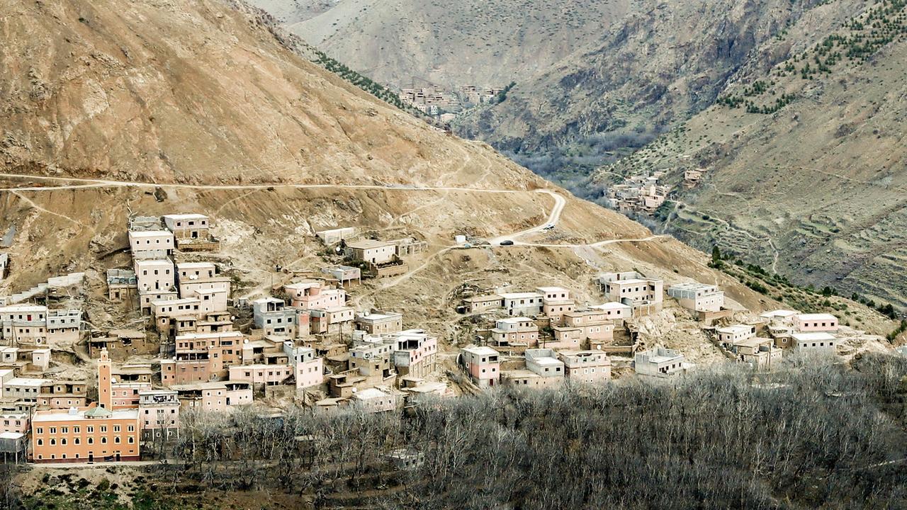 Une vue du village dans les montagnes de l'Atlas près duquel les corps des deux touristes skandinaves ont été découverts. [EPA/Keystone - Terje Bendiksby]