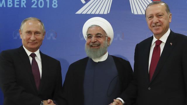 Vladimir Poutine, Hassan Rohani et Recep Tayyip Erdogan se sont rencontrés pour discuter de la situation d'Idleb. [AP/Keystone - Presidential Press Service]