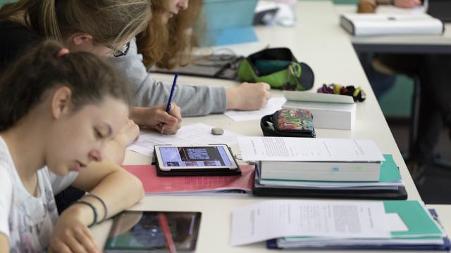 Comment et avec quels moyens enseigner l'informatique aux élèves? [Keystone - Gaetan Bally]