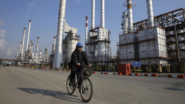 Le retour des sanctions risque d’assécher l’économie iranienne et notamment la production de pétrole. [AP/Keystone - Vahid Salemi]
