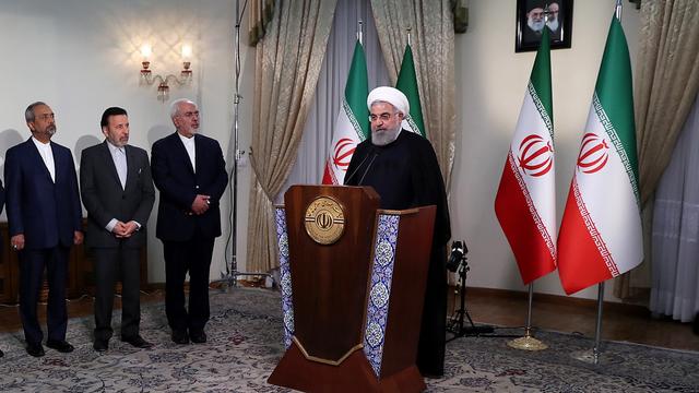 Le président iranien Hassan Rohani réagit à la décision américaine. [Keystone - EPA/Presidential Office]