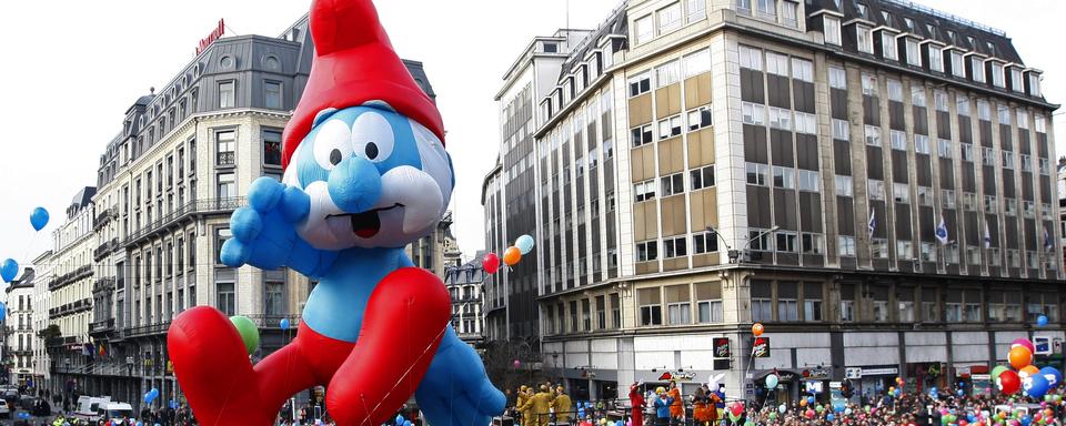 Le Grand Schtroumpf survolait une parade à Bruxelles en février 2009. [Reuters - Yves Herman]