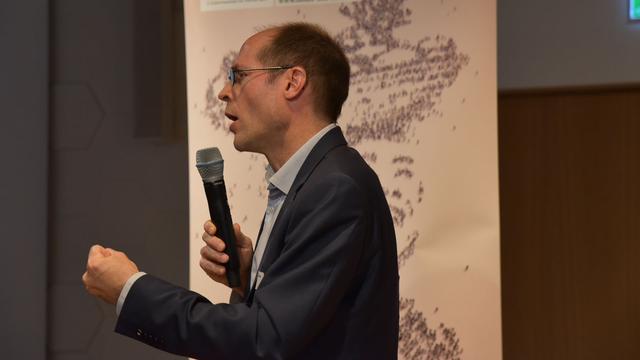 Olivier De Schutter donne une conférence sur l'environnement. [cath.ch - Raphaël Zbinden]