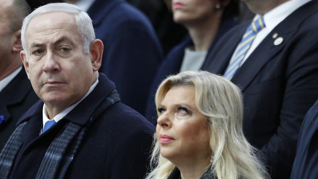 Benjamin Netanyahu et son épouse Sara sont accusés de fraude et corruption dans plusieurs affaires différentes. [AP/Keystone - Francois Mori]