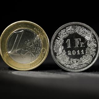Le franc suisse joue une fois de plus son rôle de valeur refuge. [Keystone - Martin Rütschi]